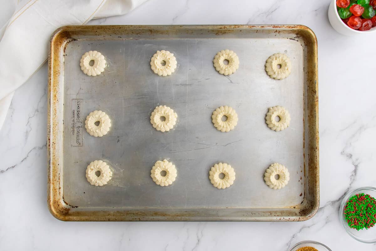 forming shortbread cookies