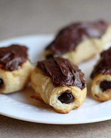 baked eclairs with chocolate pudding in the center and topped with chocolate icing